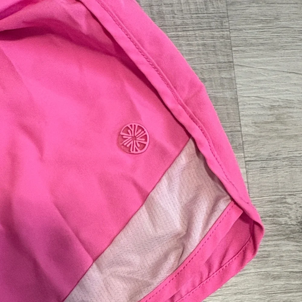 🔥Lilly Pulitzer Luxeletic Women's Pink Athletic Shorts Size M - Picture 3 of 5